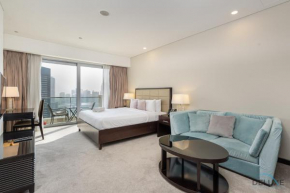 Spacious Studio in The Address Residences Dubai Marina by Deluxe Holiday Homes